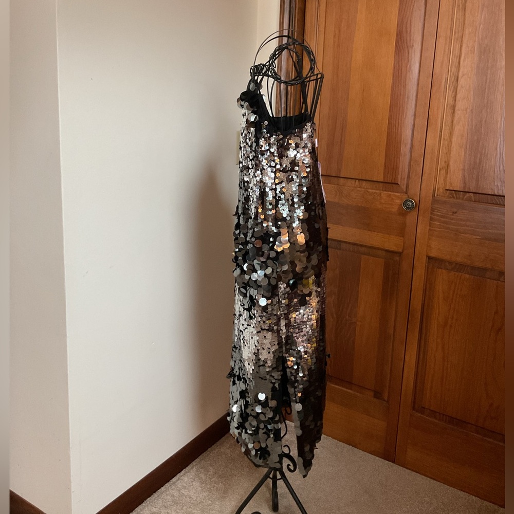 Avec des filles Sequin Black and Silver Dress, 6, New - Picture 3 of 11